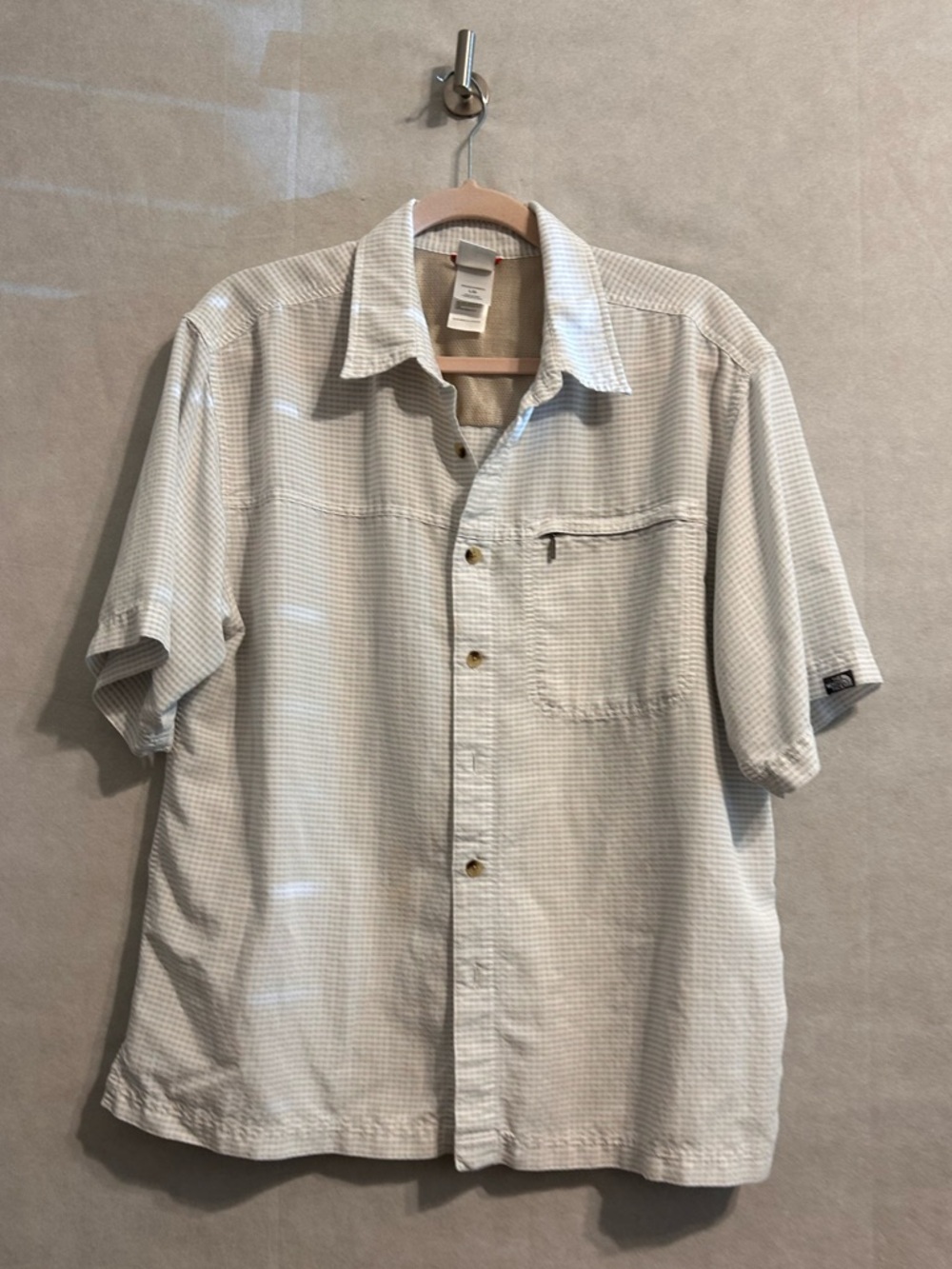 North face Men's Short Sleeve Button-Up Shirt Light Gray white large hiking top
